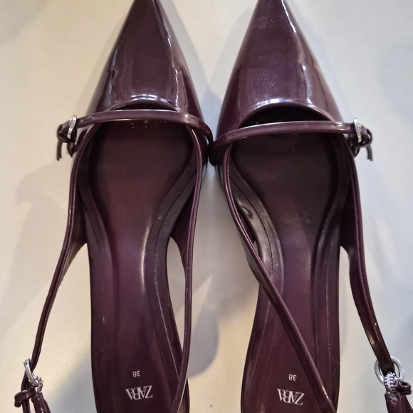 Elegant Burgundy Slingback Heels - Picture 2 of 4